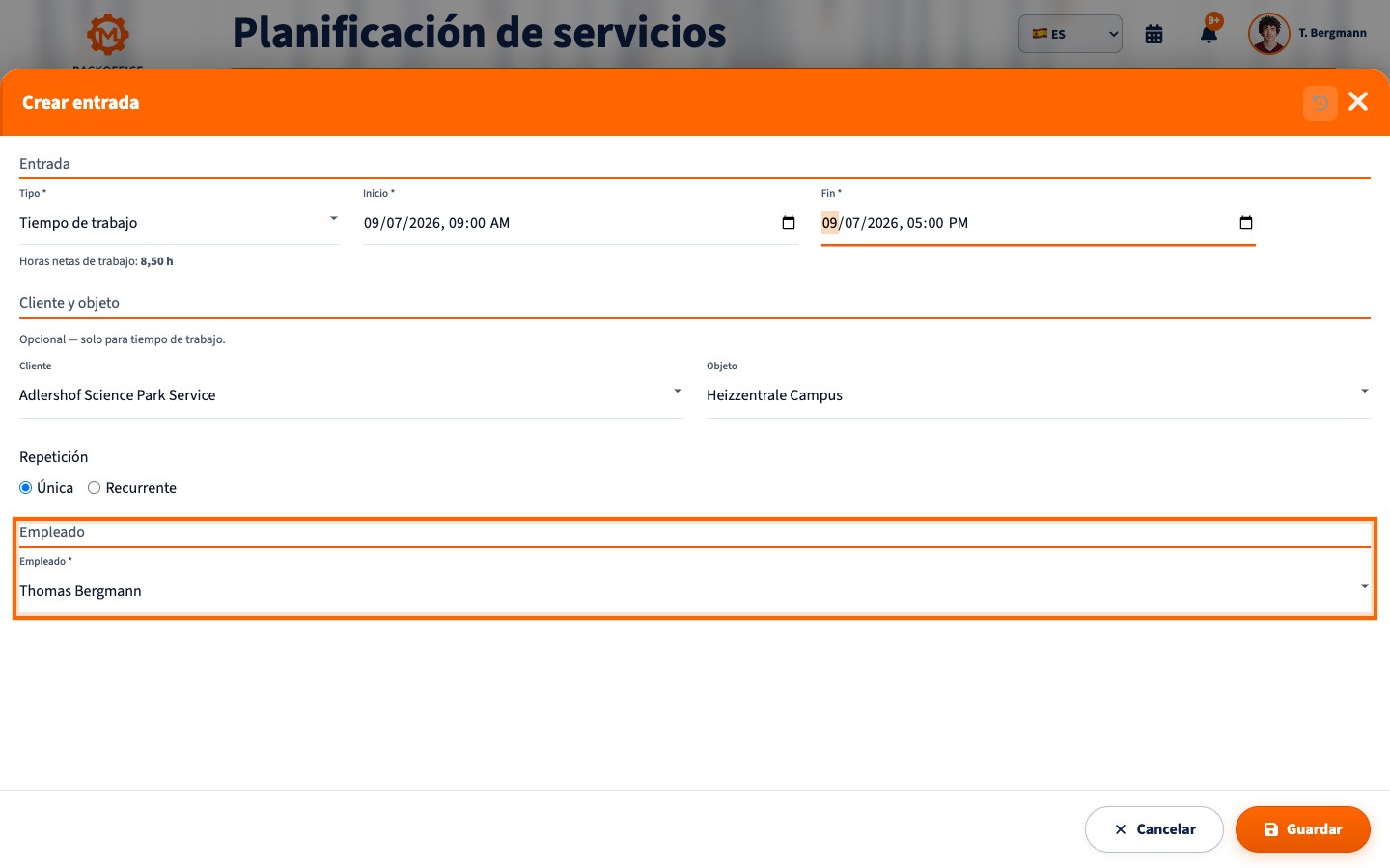 Formulario de Motorica para crear un servicio con fecha y hora, cliente, ubicación y selección de empleado