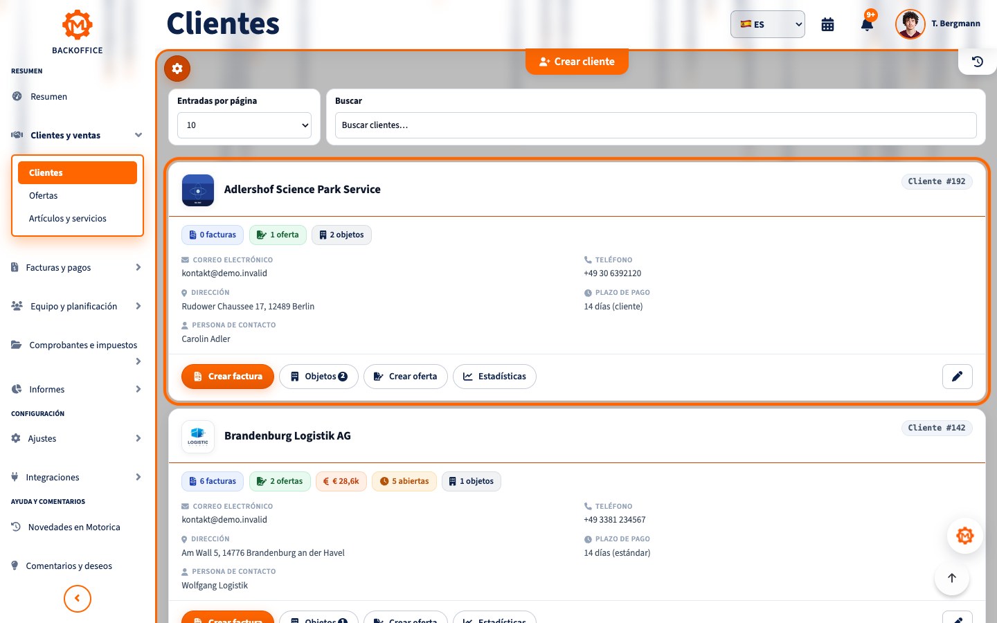 Vista general de clientes en Motorica con datos de contacto, facturas, presupuestos y ubicaciones asociadas