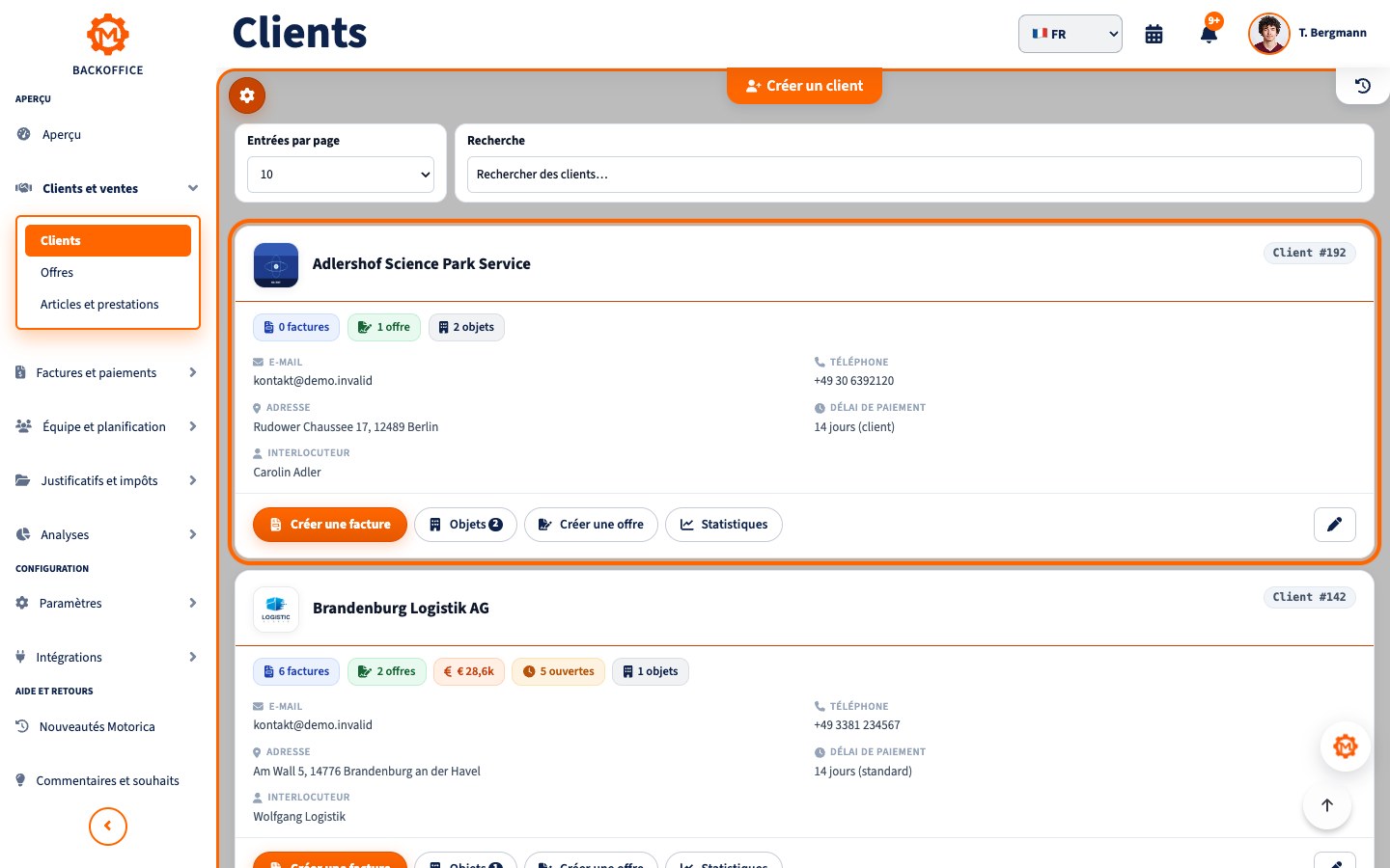 Vue d’ensemble des clients dans Motorica avec coordonnées, factures, devis et sites d’intervention associés
