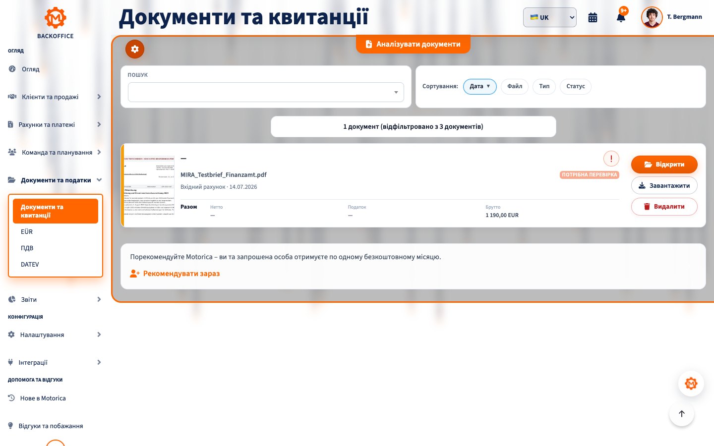 Німецькі касові чеки, розписки та рахунки на столі