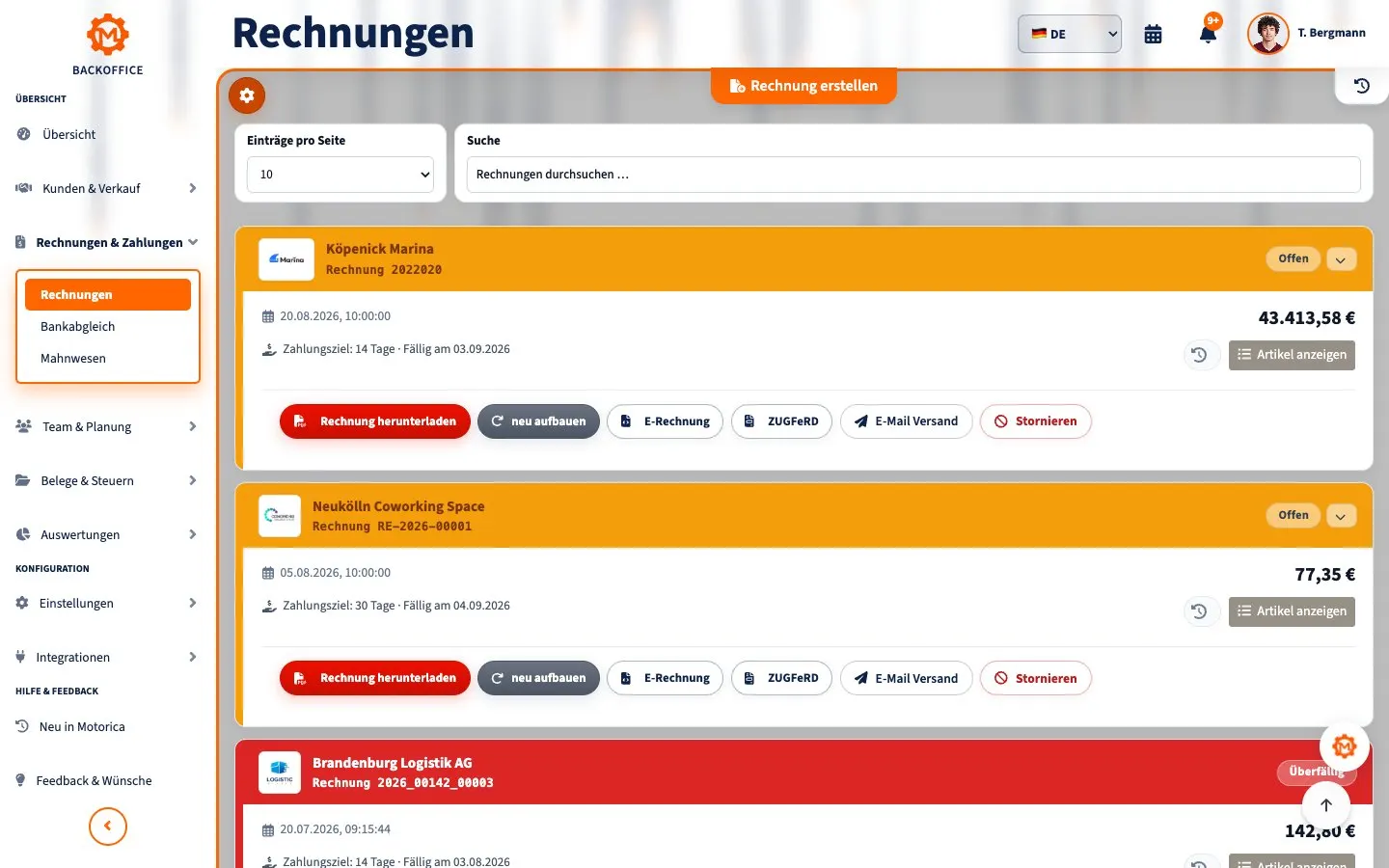 Elektronische Rechnung mit strukturierten Daten auf einem Schreibtisch