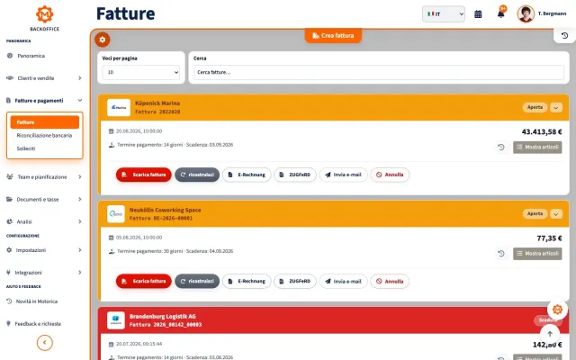 Fattura elettronica con dati strutturati su una scrivania